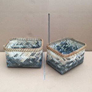 Panier carré en bambou tendance bohème avec un design coloré, parfait pour le rangement, prix abordable, en provenance du Vietnam - Product Image 3