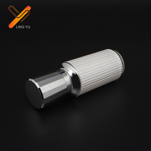 2024 Chất Lượng Cao 15G 30G 50G Bạc Mỹ Phẩm <span class=keywords><strong>Container</strong></span> Sọc Phong Cách Tùy Chỉnh Màu Sắc Trên Khuôn Mặt Kem Acrylic Jar - Product Image 6