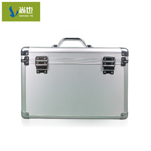 Caja de Herramientas de Aluminio 702 Plateada, Rígida, Portátil, con Cerradura, para Uso Doméstico y Médico - Product Image 3