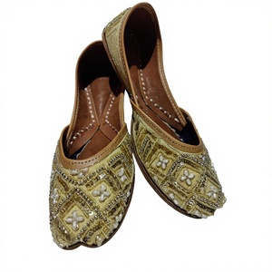 Chaussures plates en cuir de vache indien traditionnel BS INTERNATIONAL pour filles – Tendance mariage, fête, ouverture de maison, mode actuelle - Product Image 2