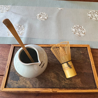Ensemble de fouets à matcha de qualité cérémonielle avec logo, style dessin animé, pour le thé matcha