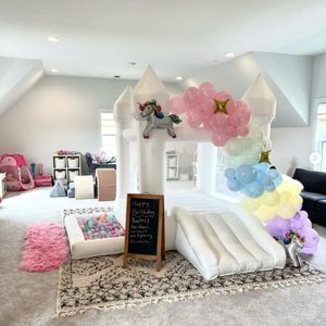 Vente flash : Mini château gonflable blanc pour enfants de 9*9*7 pieds, château gonflable commercial de petite taille pour les fêtes - Product Image 3