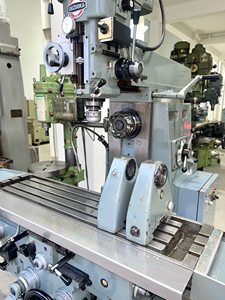 Machine de fraisage entièrement personnalisable, adaptée à l'usage industriel, conçue avec précision et configuration flexible pour le travail des métaux - Product Image 3