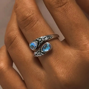 Anillos de moda de aleación victoriana HaoMi, anillo de cuchara con lazo en relieve Vintage europeo y americano, piedra lunar de moda con estilo Bosnio - Product Image 1