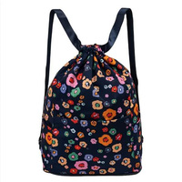 Sac à cordon personnalisé en tissu non tissé à bas prix, impression sérigraphique, motif géométrique alphabétique pour publicité et cadeaux promotionnels