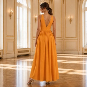 Fabricant de robes de soirée sur mesure en gros, col en V, sans manches, fente haute, coupe trapèze - Product Image 2