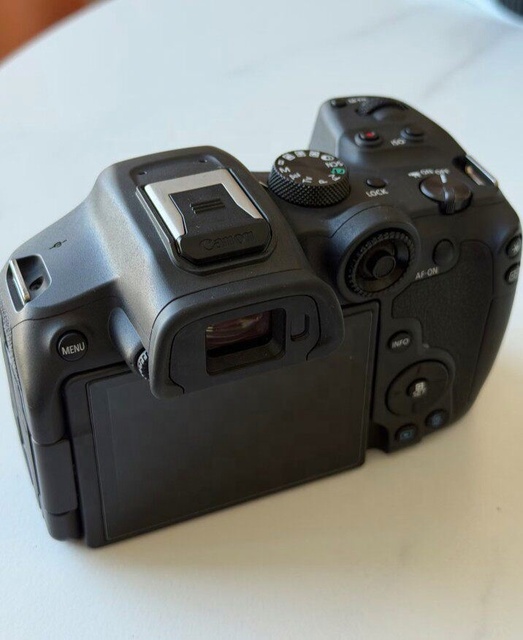 High Performance Cannon R7 Camera Body Only 32.5MP APS-C CMOS Sensor Used Camera
