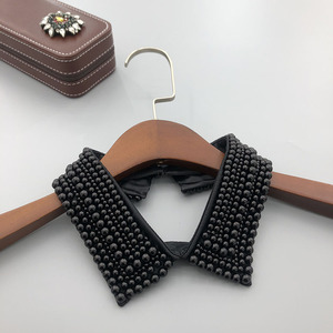 قلادة عنق نسائية أنيقة بنمط عتيق مع ياقة من قماش مزيف باللؤلؤ - Product Image 3