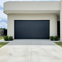 Porte de garage verticale pliante isolée sur mesure en acier galvanisé, pour usage résidentiel et showroom, modèle Crown