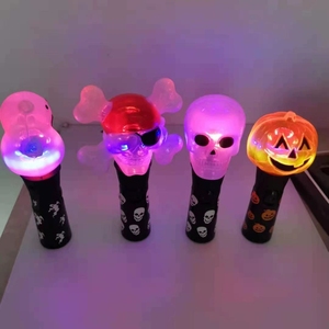 Baguette lumineuse LED rotative en forme de citrouille pour enfant, avec construction en ABS et acrylique - Product Image 3