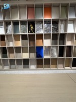 Panneaux muraux imperméables en film PET avec noyau en charbon de bambou et bois de bambou, design pré- rainuré pour la décoration murale intérieure