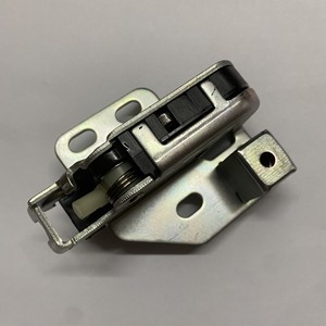 ชุดล็อคประตูท้ายรถ Mercedes-Benz Sprinter 906 รุ่น 9067400035 อะไหล่เปลี่ยนประตูหลัง - Product Image 1
