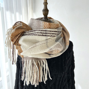 Écharpe chaude épaisse à franges et à carreaux pour femmes, haut de gamme, automne et hiver - Product Image 5