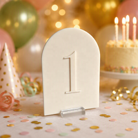 Numéros de table de mariage en forme d'arche givrée avec supports panneaux en acrylique et supports, parfaits pour la décoration
