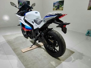 <span class=keywords><strong>Moto</strong></span> d'occasion Double-R avec moteur de <span class=keywords><strong>200</strong></span> cm³, puissante et dynamique. - Product Image 6