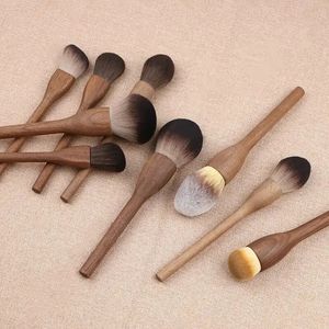MEDELL 9 Pièces Kits de Pinceaux de Maquillage de Luxe en Marque Blanche Ensembles de Pinceaux Végans Naturels Vintage avec Manche en Bois de Noyer Pêche - Product Image 3