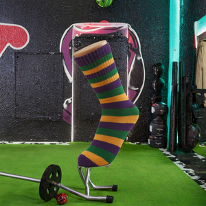 Chaussettes Slouch Tricotées Respirantes à Rayures Jaunes, Vertes et Violettes pour Hommes et Femmes, Idéales pour l'Hiver et le Mardi Gras, en Spandex/Polyester/Coton - Product Image 3