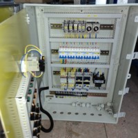 Boîtier de distribution sur mesure 380V IP65 transparent à double porte avec verrou hybride pour hubs d'automatisation extérieurs à visualisation opérationnelle