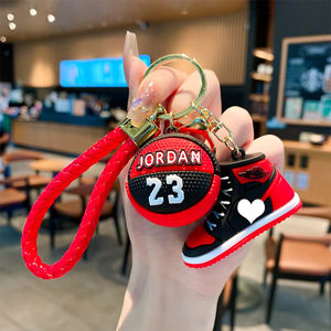 תליון אופנה כדורסל ונעליים מותאם אישית, עשוי פלסטיק עמיד - Product Image 1