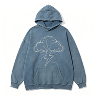 Sweat à capuche bleu poussiéreux effet vieilli, motif nuage orageux Kornit DTG, bords déchirés, coupe ample, style streetwear