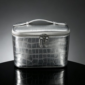 Bolsas de Maquillaje de Viaje con Diseño Nuevo en Plata Metálica con Estampado de Cocodrilo, Bolsas de Cosméticos Portátiles para Mujer - Product Image 4