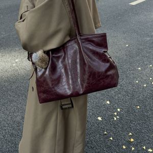 Sac fourre-tout minimaliste en cuir PU souple pour femme, grande capacité, sac à bandoulière décontracté, vente en gros - Product Image 3