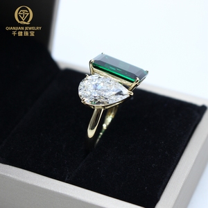 <span class=keywords><strong>Anello</strong></span> di diamanti da laboratorio di moda personalizzato 18K oro massiccio DEF VVS Lab ha coltivato un <span class=keywords><strong>anello</strong></span> di diamanti <span class=keywords><strong>con</strong></span> taglio smeraldo ultimo Design certificato IGI - Product Image 3