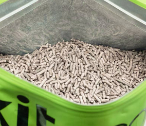 Litière pour chat en bambou biodégradable et écologique, jetable dans les toilettes, infusée au charbon, formule 99 % sans poussière, contrôle des odeurs pour l'intérieur - Product Image 4