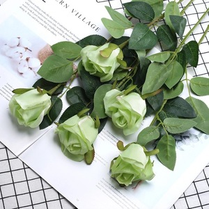Flores artificiales de una sola rosa de seda al por mayor para decoración del hogar, Navidad, graduación, fiesta de Halloween, suministros - Product Image 2