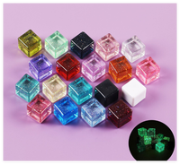 Enfants objets miniatures transparent coloré 3d en forme de mini en vrac résine glaçon charme jouets promotionnels figure fabricant