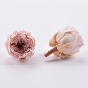 Austin 4-5cm Vente en gros Têtes de roses éternelles décoratives de Noël de haute qualité, préservées, longue durée 3-5 ans - Product Image 4