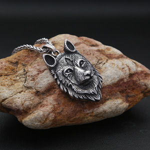 Yunnique – collier avec pendentif tête de loup en acier inoxydable, accessoire de bijoux à chaîne pour hommes, à la mode - Product Image 3