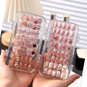 صندوق تخزين أظافر قابل للارتداء لصالونات التجميل عبر الحدود، مصنوع من مادة PET شفافة، خزانة عرض صغيرة مربعة محكمة الإغلاق ومقاومة للغبار - Product Image 1