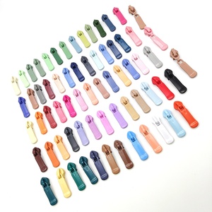 YYX Nouvelle Arrivée Tirette de <span class=keywords><strong>Fermeture</strong></span> Éclair Personnalisée de Luxe Peinte à la Main, <span class=keywords><strong>Curseur</strong></span> Non Bloquant pour <span class=keywords><strong>Fermeture</strong></span> Éclair en Nylon Imperméable # 5 Sacs et vêtements - Product Image 3
