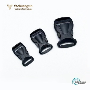 Attache à boucle en plastique noire réglable pour sangle de sac à dos et fixation de bagages - Product Image 3