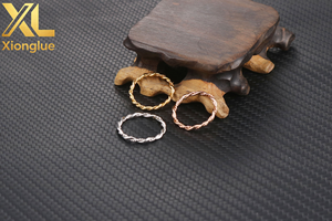 Anillo de Acero Inoxidable Moderno y Versátil, Anillo de Pareja de Lujo Ligero de Alta Gama con Doble Línea Entrelazada en Forma de Cuerda Trenzada - Product Image 6