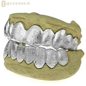Grilles dentaires personnalisées en or 10K 14K 18K ou en argent 925, serties de moissanite taille princesse VVS, style hip-hop, effet diamant glacé - Product Image 1