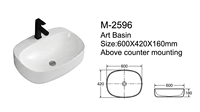 Lavabo moderne en céramique blanche à poser sur comptoir