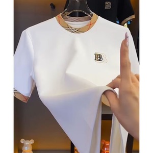 Camiseta de manga corta para hombre, estilo veraniego, moderno, con estampado de bloques de color, tacto de lujo, informal, a la moda, estilo urbano, versátil y elegante. - Product Image 1