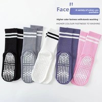 Chaussettes de sport pour femmes en polyester et coton tricoté, couleur unie, antidérapantes avec picots, pour le yoga et le Pilates au printemps
