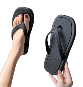 Chanclas Japonesas de PVC - Ligeras, Antiolor, Modernas, de Color Sólido, para Estudiantes, de Suela Blanda, con Clip, para la Playa - Product Image 1