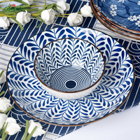 Offre spéciale bol de service à ramen en porcelaine bleue et blanche japonais et coréen ensemble cadeau en céramique avec baguettes