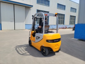 รถยกไฟฟ้าขับเคลื่อนสี่ล้อรถยกแบตเตอรี่ไฮดรอลิกแบบพกพา1.5 2ton - Product Image 5