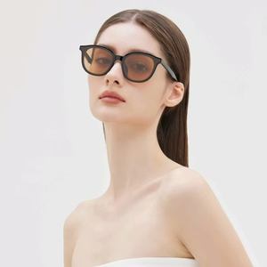 نظارات شمسية نسائية عالية الجودة نظارات بصرية أنيقة بإطار أحمر من الشركة المصنعة للطلب عبر الإنترنت - Product Image 1