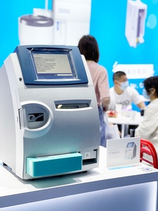 Analizador Automático de Bioquímica Sanguínea Veterinaria, Analizador de Gases Sanguíneos con Pantalla Grande para Uso Veterinario - Product Image 4