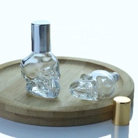 Botol Parfum Mini Unik Bentuk Tengkorak 8ml, Botol Kaca Bening untuk Minyak Atsiri dengan Roller Ball Logam