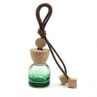 Vente en gros de flacons de parfum pour voiture en verre conique de 10 ml, flacons de parfum vides à suspendre pour voiture avec bouchon en bois