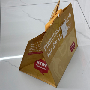 กระเป๋าช้อปปิ้งทรงกล่องขนาดกลาง ผลิตจากผ้า PP ทอ แบบสะพายไหล่ สีสันตามสั่ง ผลิตในเวียดนาม  แบบ OEM ODM  เคลือบ BOPP  สำหรับไลฟ์สไตล์ใหม่ - Product Image 1