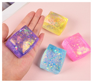 ของเล่นบีบอัดรูปทรงลูกบาศก์ Aurora TPR รุ่นใหม่, ของเล่นบีบเล่นแบบใสวิบวับ ช่วยผ่อนคลาย, ของขวัญน่ารักสำหรับผู้ที่ชอบของเล่นสัมผัส - Product Image 1