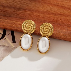 Boucles d'oreilles clous imitation perle, design géométrique, plaqué or 18 carats, acier inoxydable, sertissage clos, style rétro européen - Product Image 4